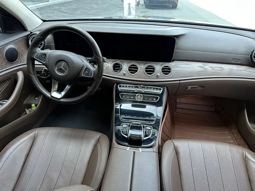 Mercedes-Benz E-Class — миниатюра 8