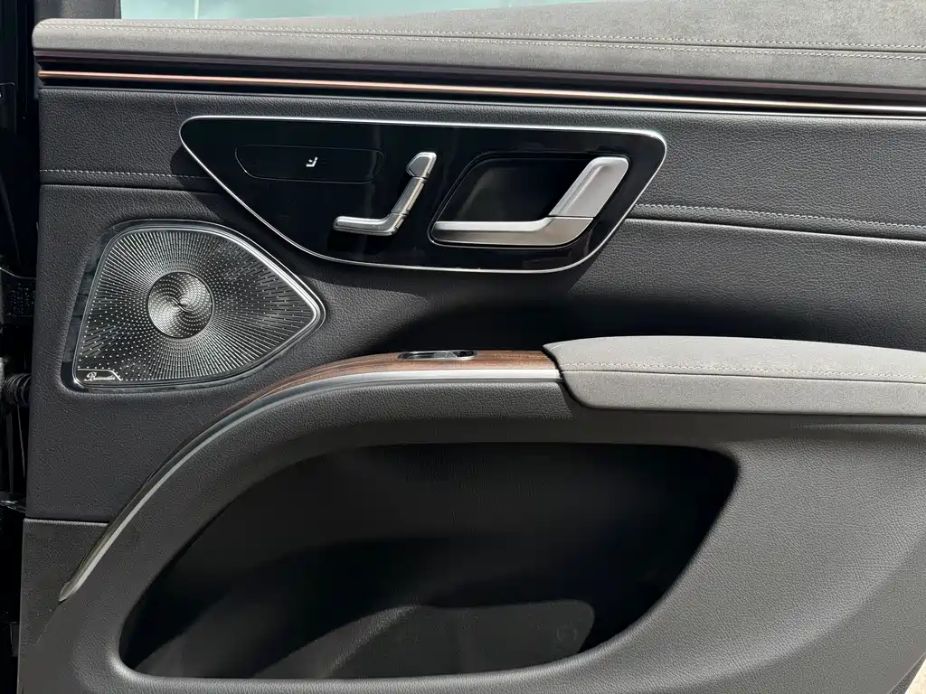 Mercedes-Benz EQS SUV — миниатюра 12