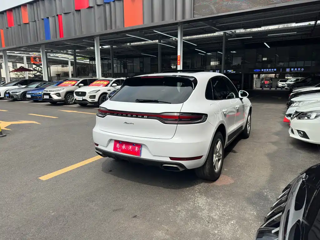 Porsche Macan — миниатюра 5