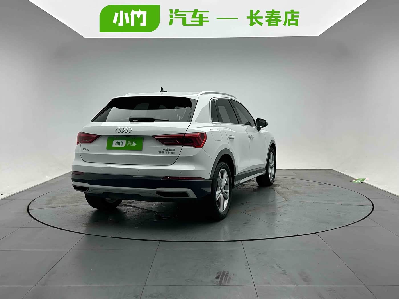Audi Q3 1.4 л 2021 г. Белый, пробег 21000 км