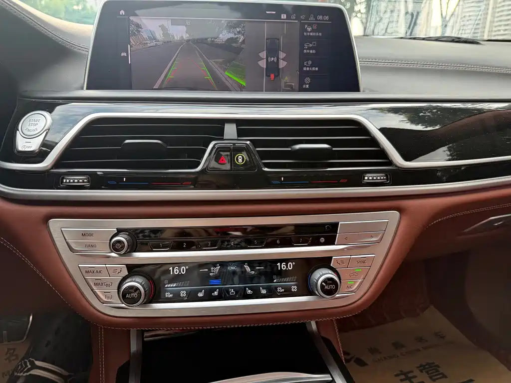 BMW 7 Series — миниатюра 9