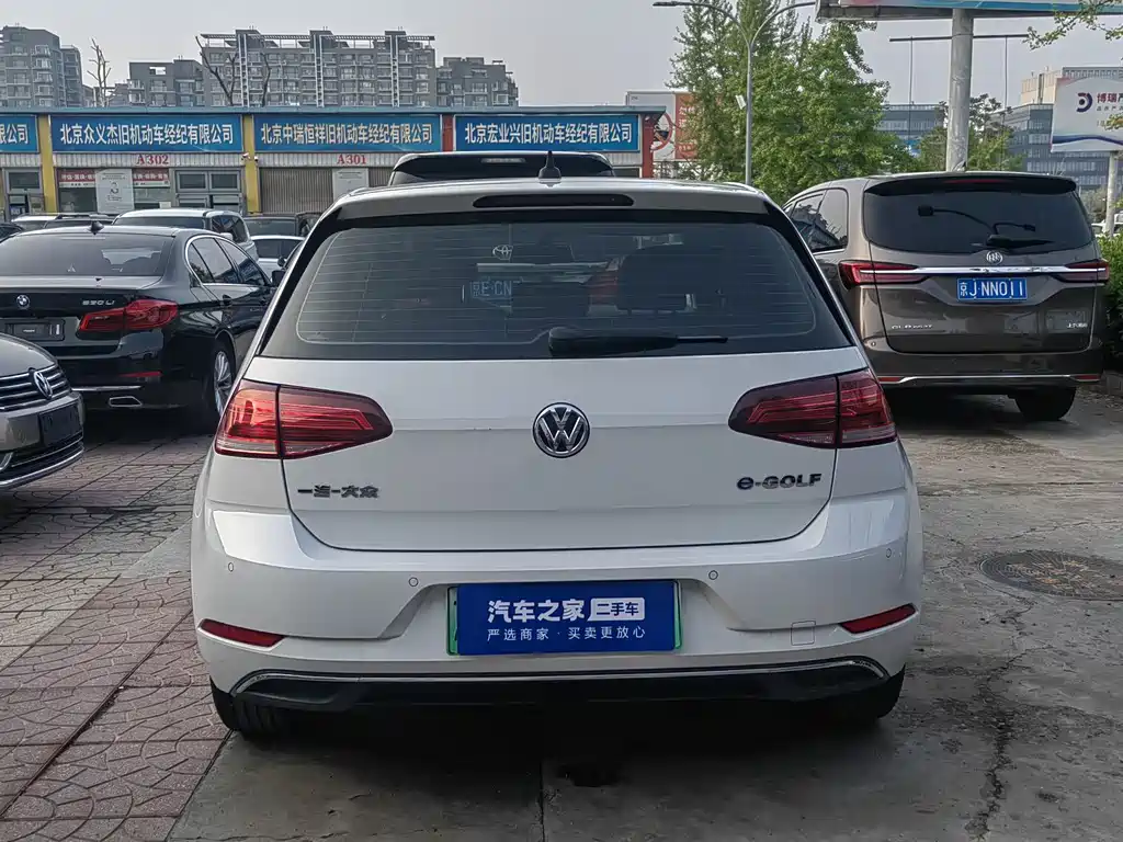 Volkswagen Golf EV — миниатюра 13