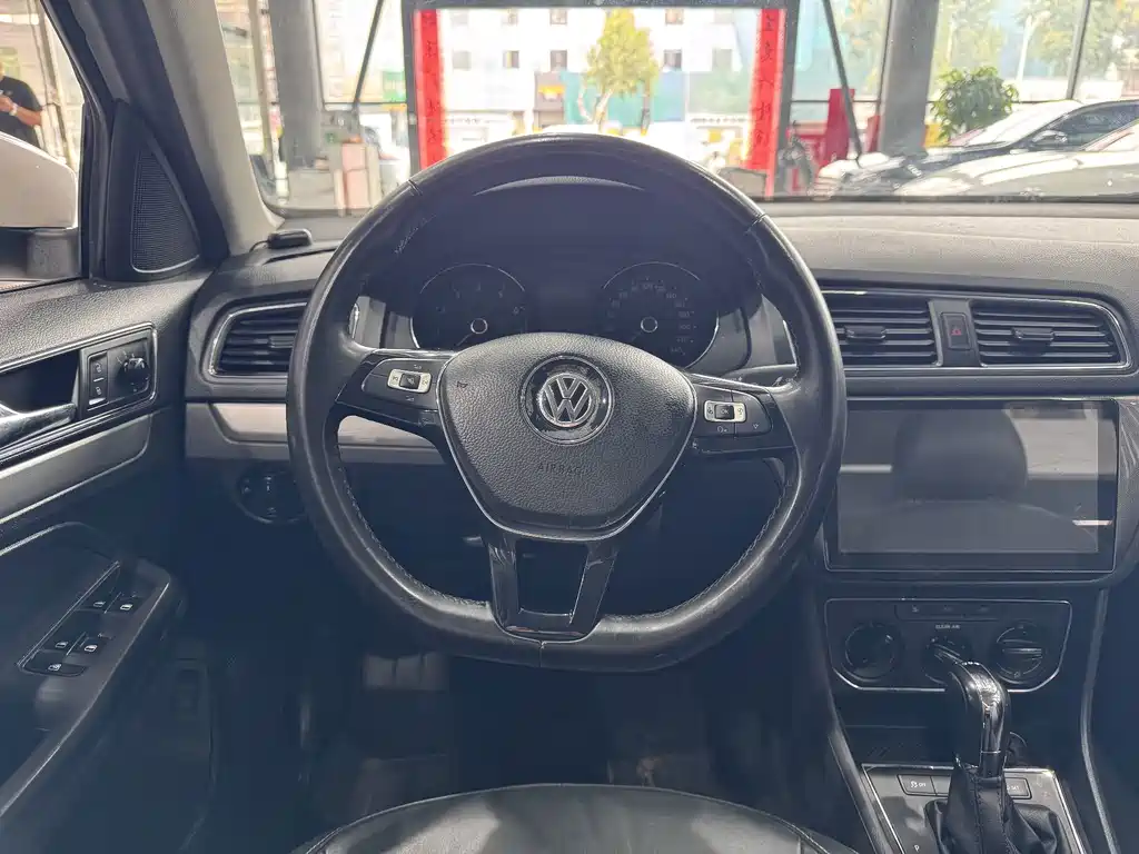 Volkswagen Lavida — миниатюра 13