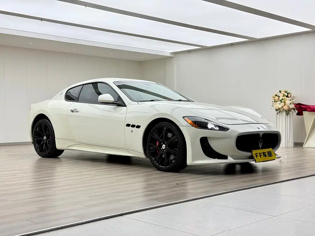 Maserati GranTurismo 2012 4.7L MC Stradale
