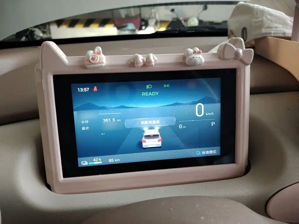 Wuling MINIEV — миниатюра 4