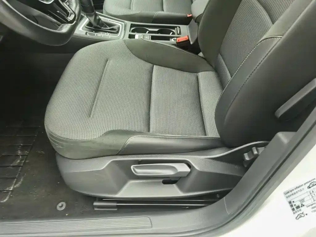 Volkswagen Golf — миниатюра 20