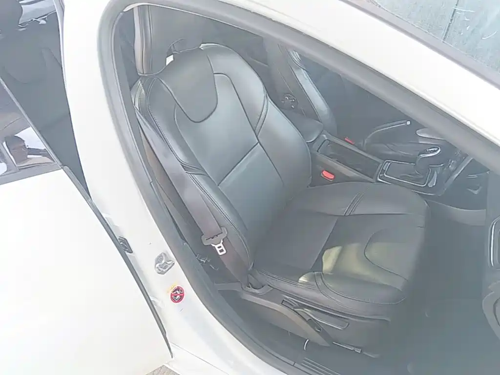 Volvo V40 — миниатюра 25