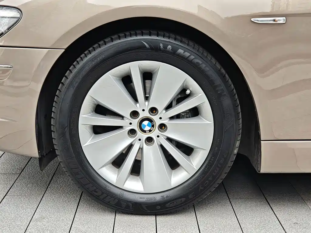 BMW 7 Series — миниатюра 24