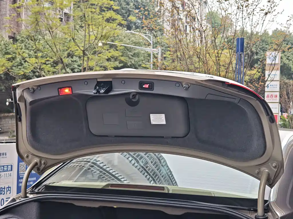 BMW 7 Series — миниатюра 27