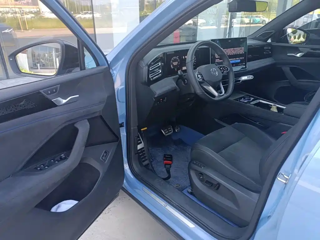 Volkswagen Tiguan L — миниатюра 16