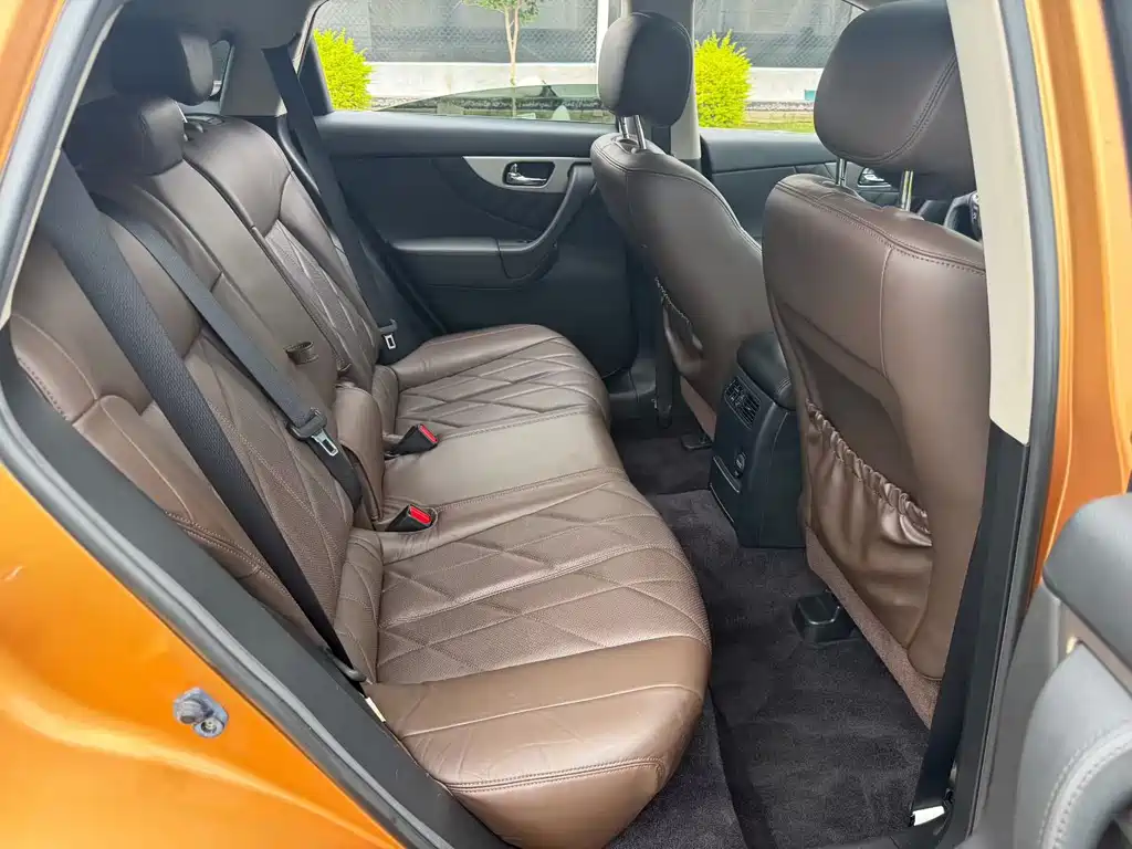 Infiniti QX70 — миниатюра 14
