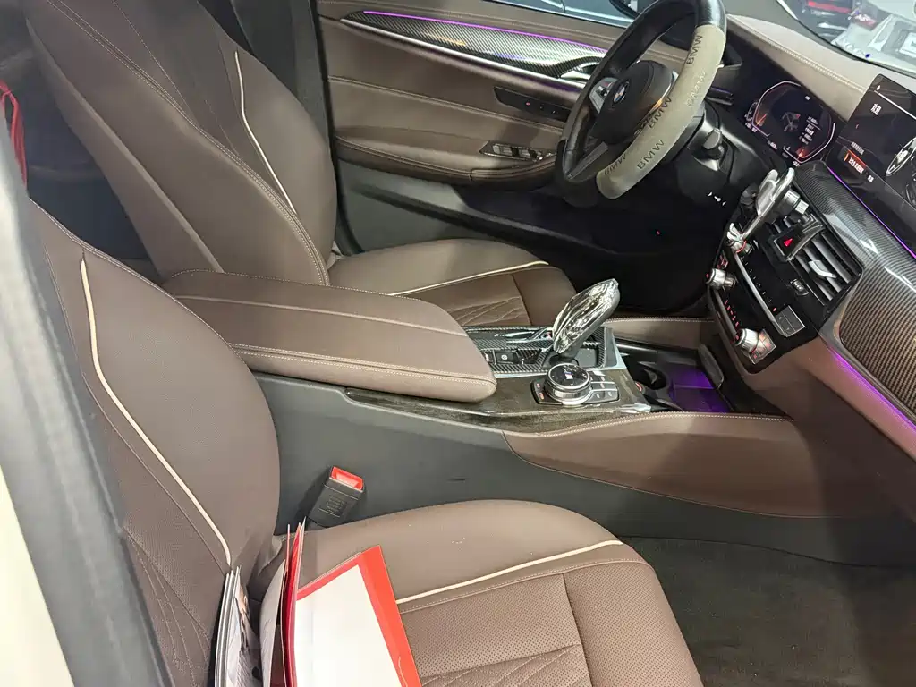 BMW 5 Series — миниатюра 7