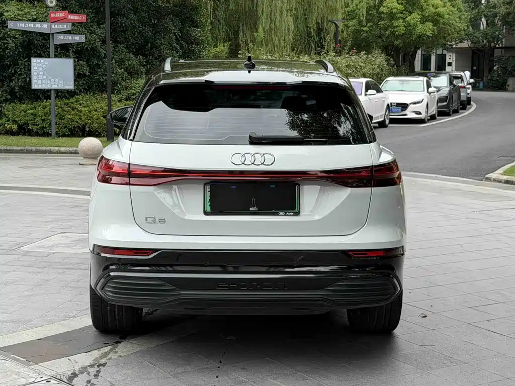 Audi Q5 e-tron — миниатюра 3