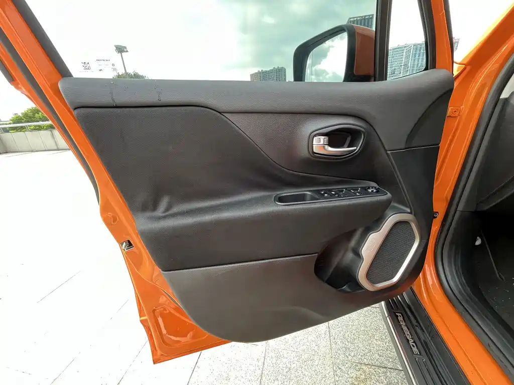 Jeep Renegade — миниатюра 12