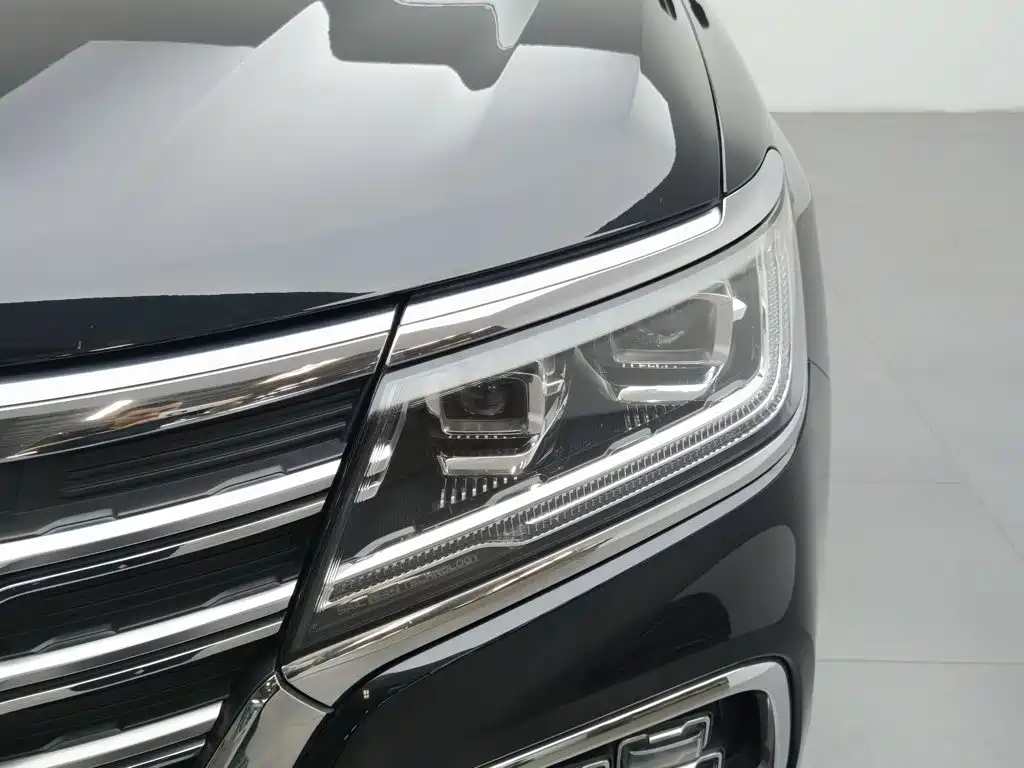 Roewe RX8 — миниатюра 7