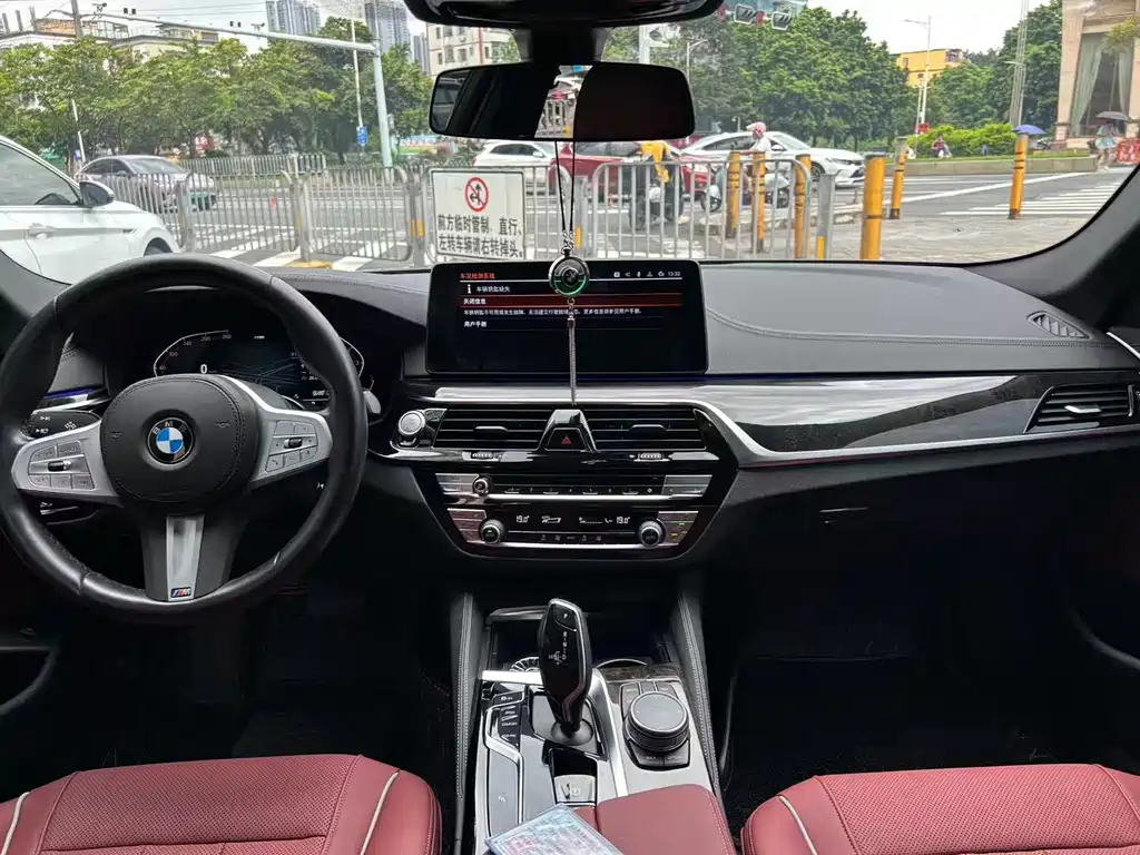 BMW 5 Series — миниатюра 3