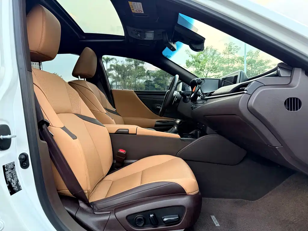Lexus ES — миниатюра 11