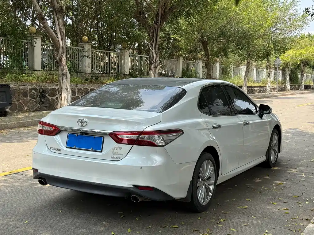 Toyota Camry — миниатюра 4