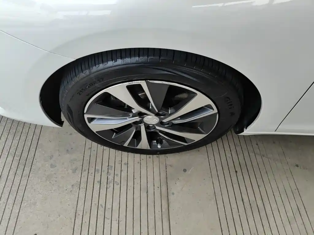 Peugeot 408 — миниатюра 23