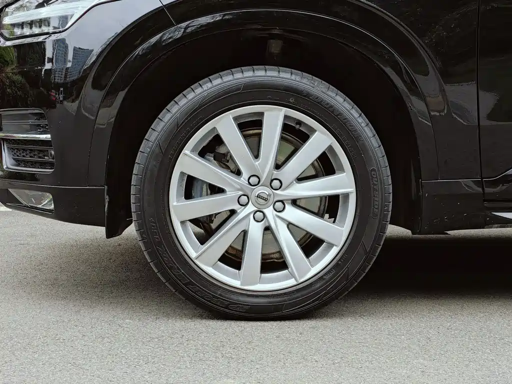 Volvo XC90 2018 T5 5 мест