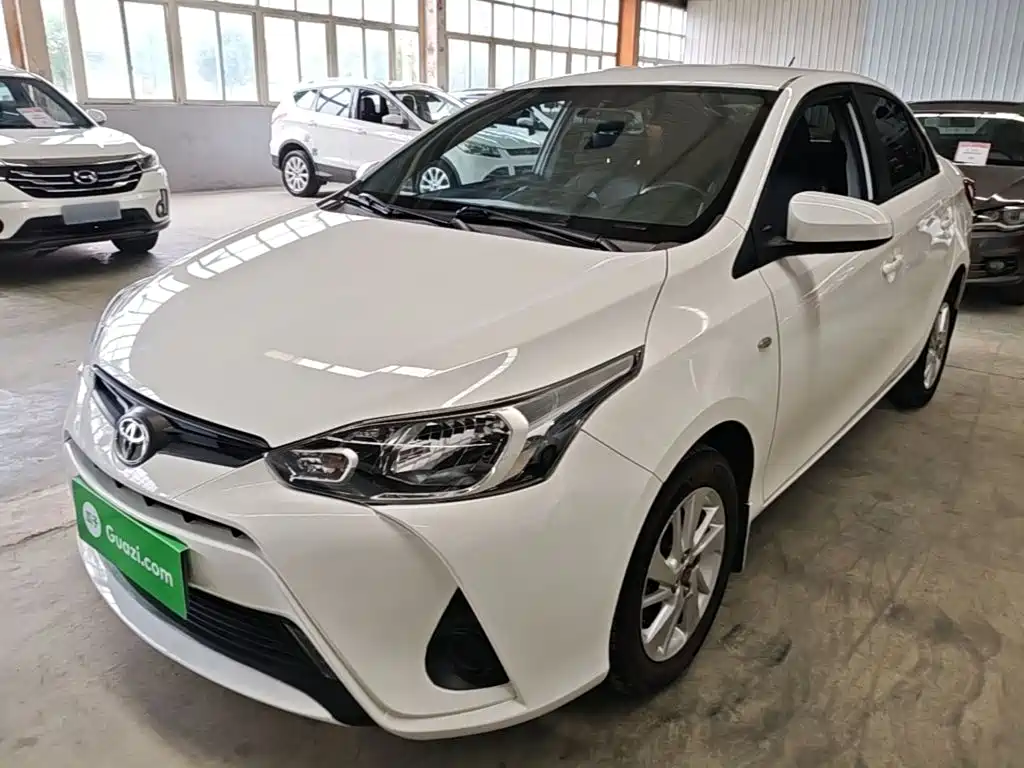 Toyota Yaris L — миниатюра 2