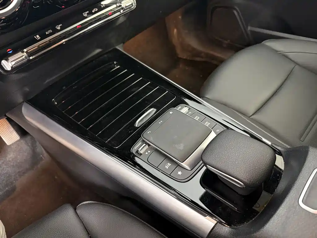 Mercedes-Benz GLA — миниатюра 16