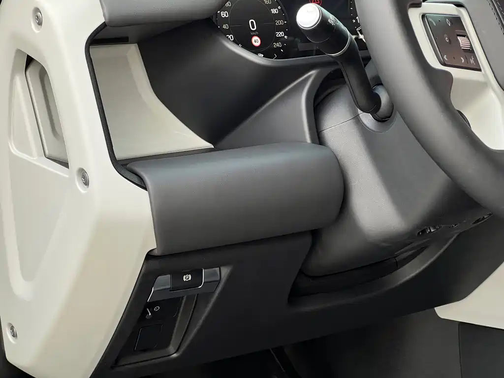Land Rover Defender — миниатюра 23