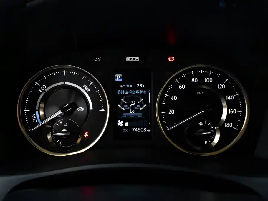 Toyota Alphard — миниатюра 13