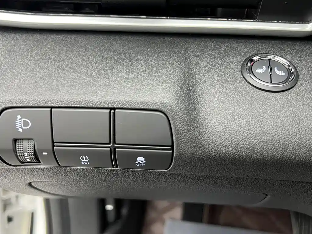 Hyundai Elantra — миниатюра 21