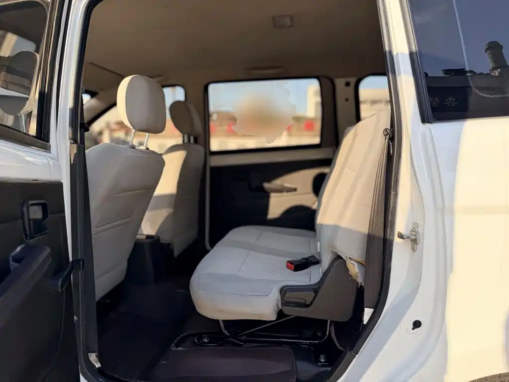 Wuling Hongguang — миниатюра 17