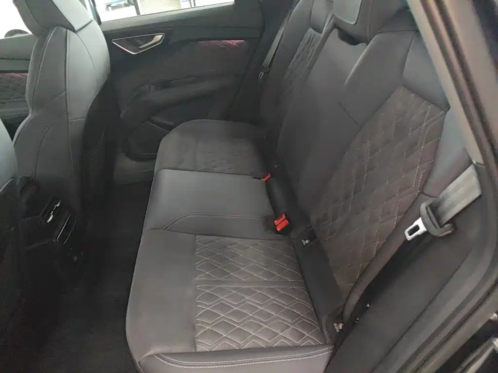 Audi Q4 e-tron — миниатюра 13