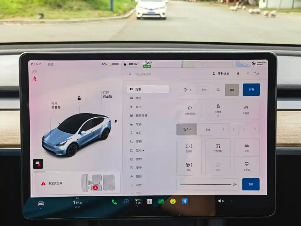 Tesla Model Y — миниатюра 14