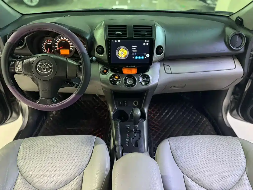 Toyota RAV4 — миниатюра 5