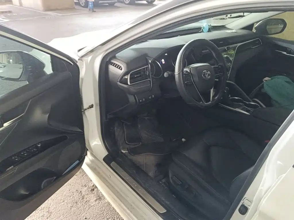 Toyota Camry — миниатюра 17
