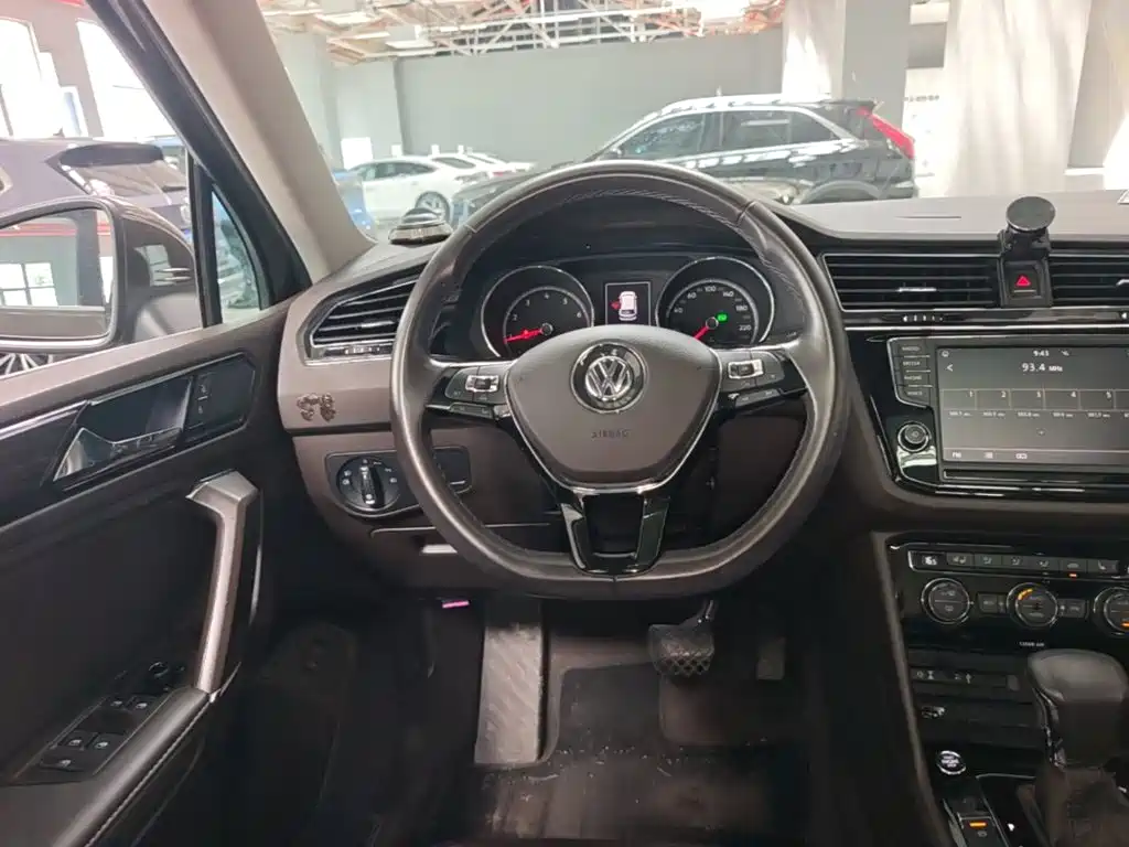 Volkswagen Tiguan L — миниатюра 15