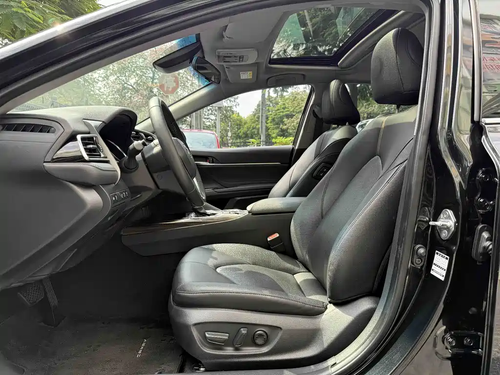 Toyota Camry — миниатюра 12