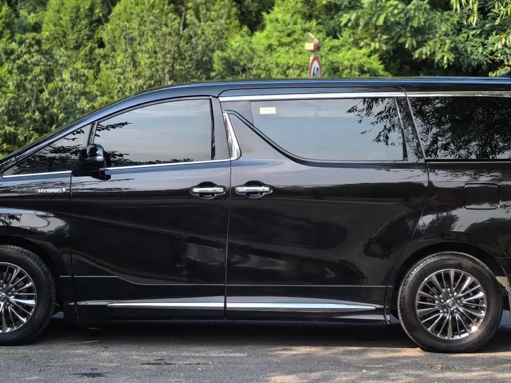 Toyota Vellfire — миниатюра 4