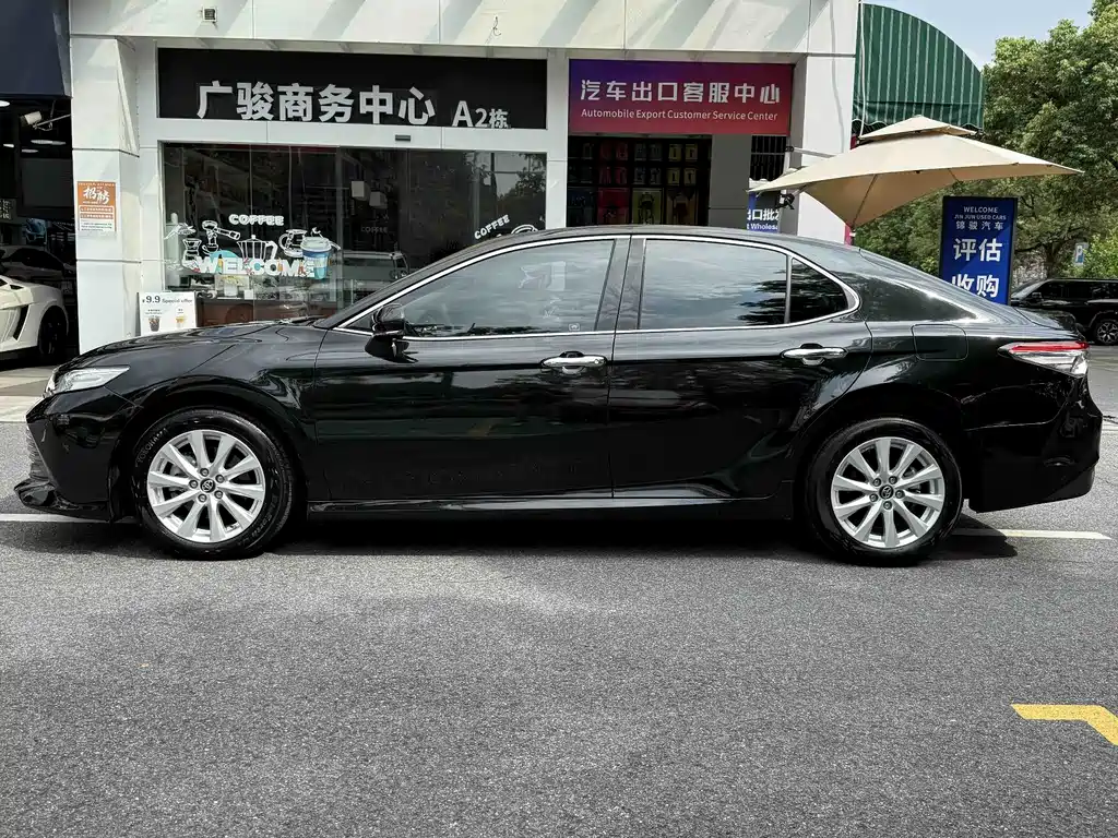 Toyota Camry — миниатюра 10