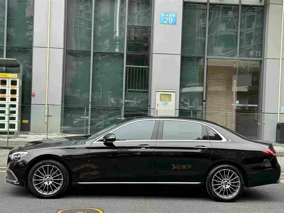 Mercedes-Benz E-Class — миниатюра 2