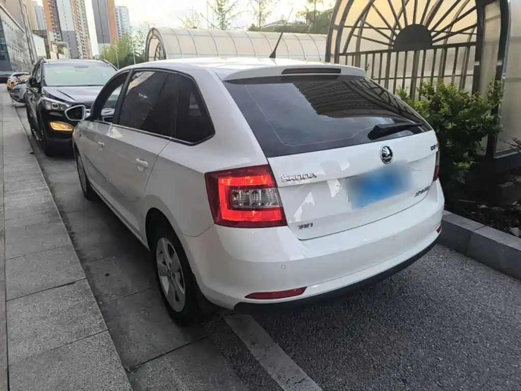 Skoda Rapid Spaceback — миниатюра 5