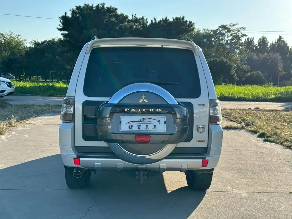 Mitsubishi Pajero (Import) — миниатюра 5