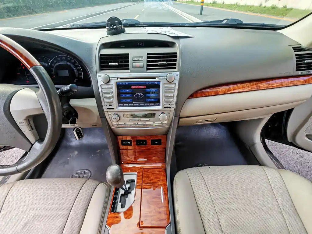 Toyota Camry — миниатюра 13