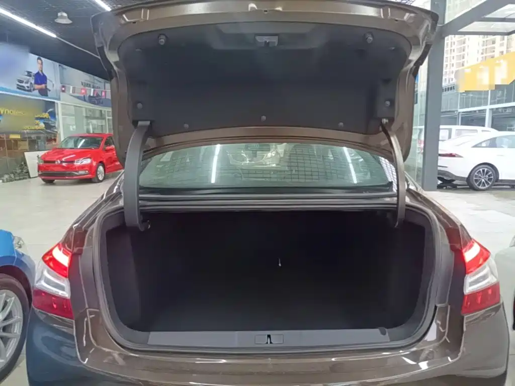 Peugeot 408 — миниатюра 19