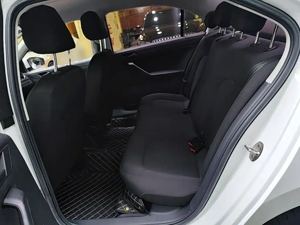Volkswagen Jetta — миниатюра 17