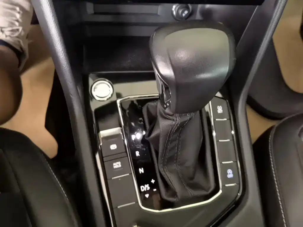 Volkswagen Tiguan L — миниатюра 14
