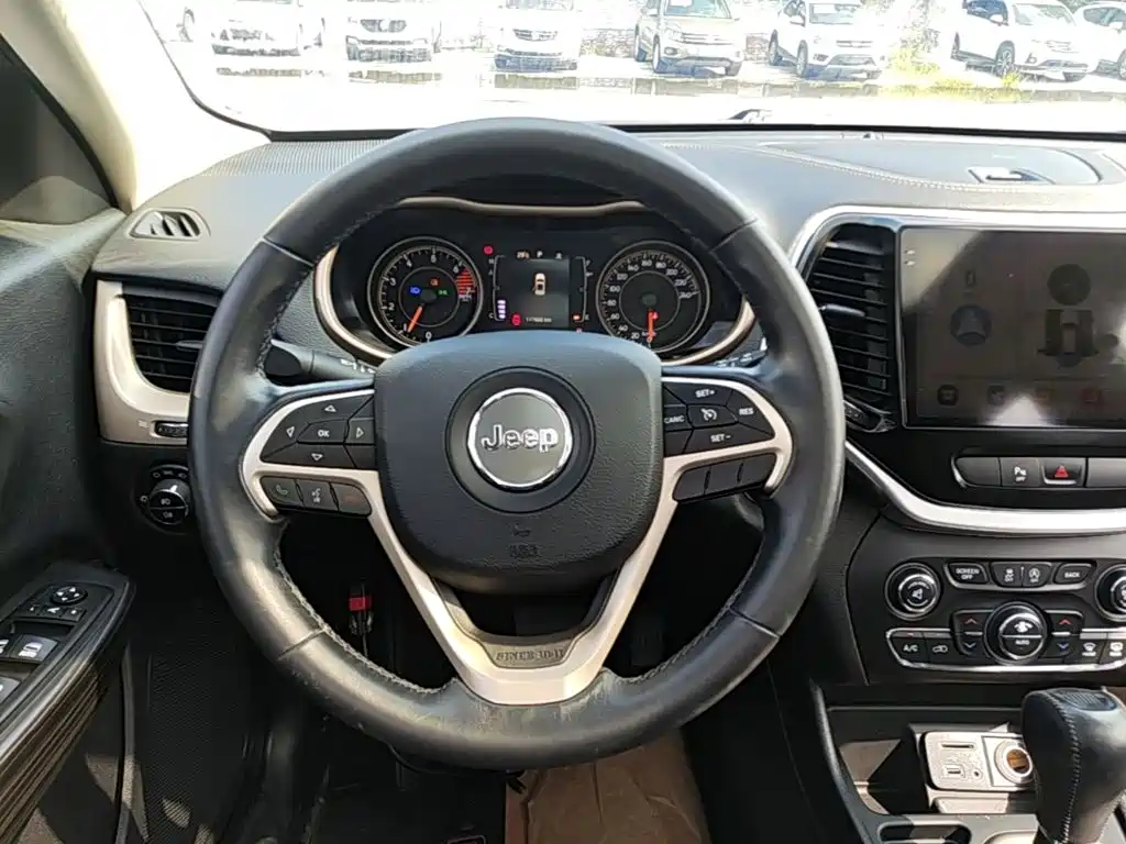Jeep Cherokee — миниатюра 11