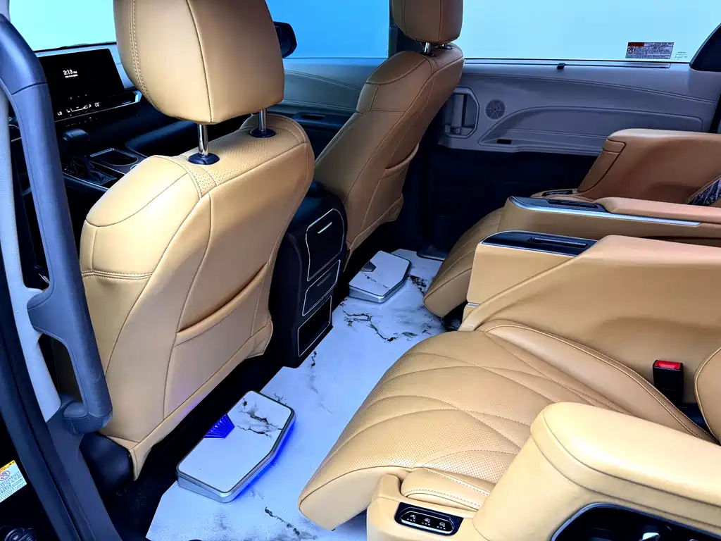 Toyota Sienna — миниатюра 19