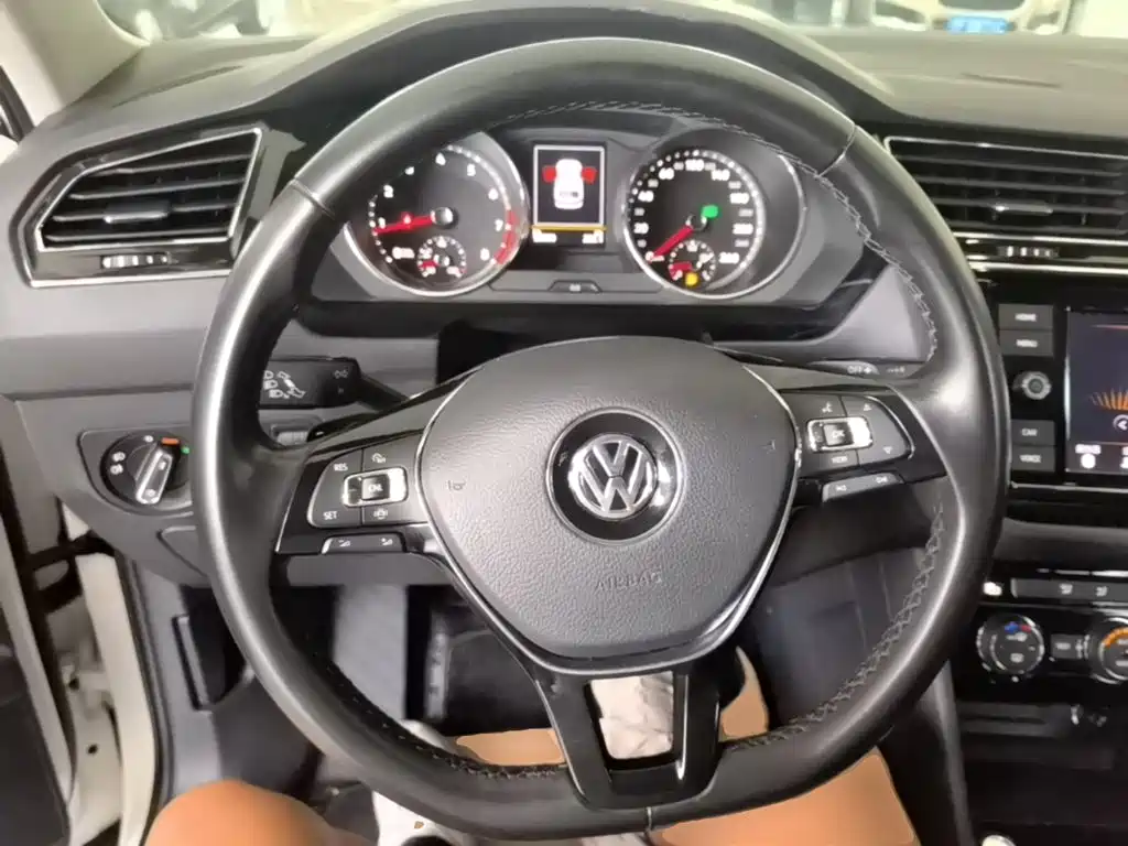 Volkswagen Tiguan L — миниатюра 11