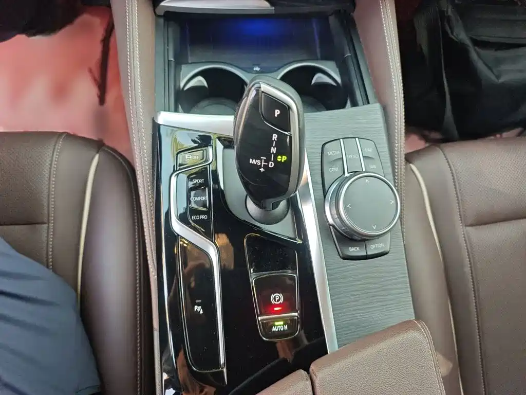 BMW 5 Series — миниатюра 7