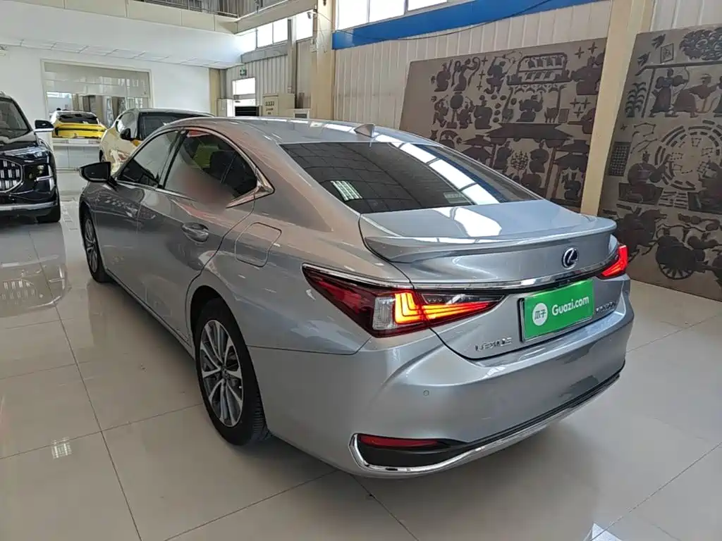 Lexus ES — миниатюра 5